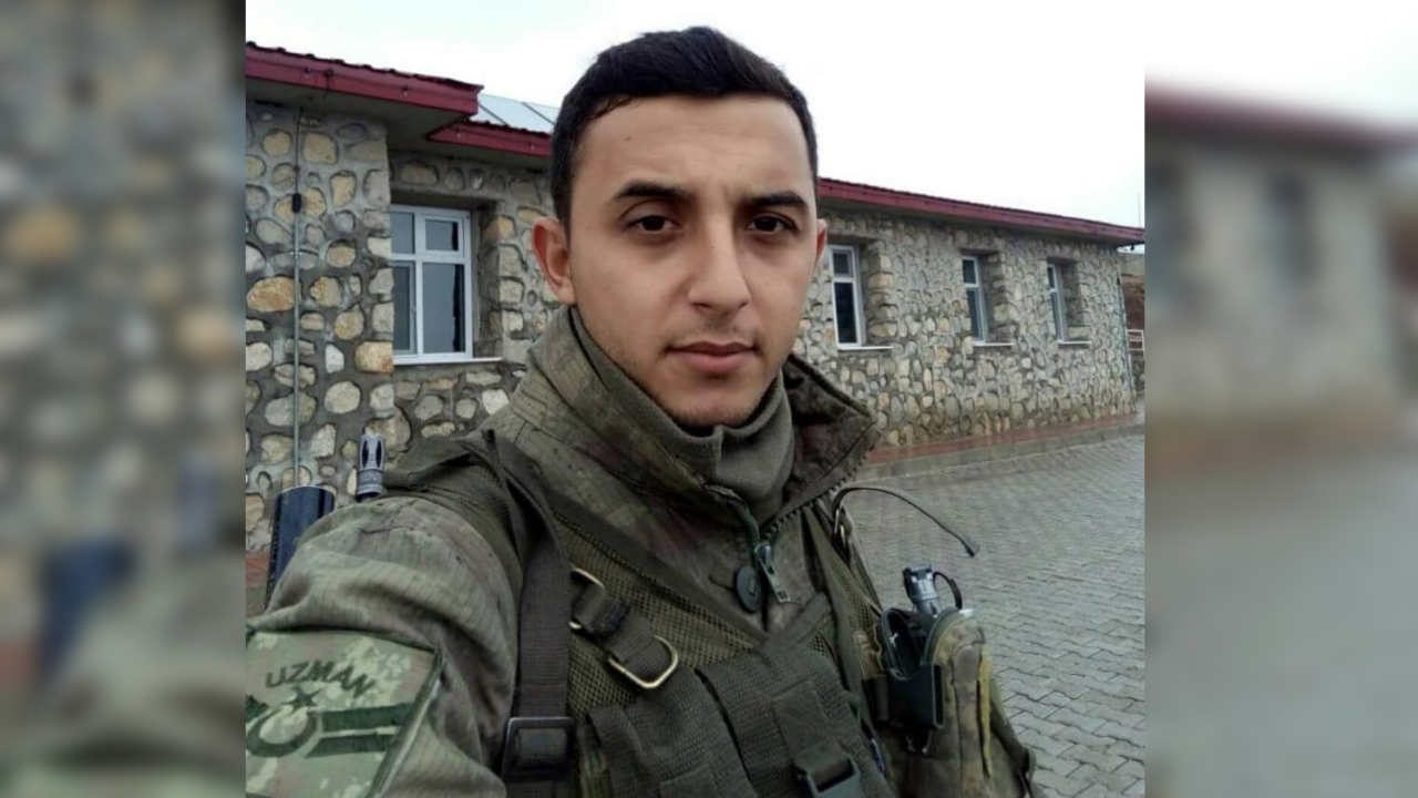 5 yaşındaki Elif, ilk karnesini şehit babasına götürdü